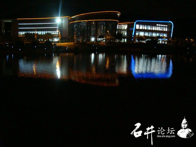 图书馆创新创业园的夜景